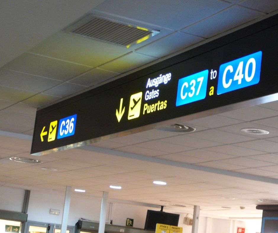 Interior del aeropuerto de Londres Gatwick.