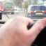 Turista conduciendo un coche en Londres con licencia extranjera