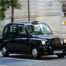 Taxi negro en Londres, una opción cómoda y tradicional para moverse por la ciudad.